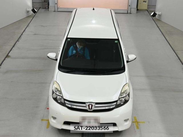 Toyota ISIS 2015 8777927-7