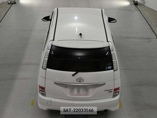 Toyota ISIS 2015 8777927-8