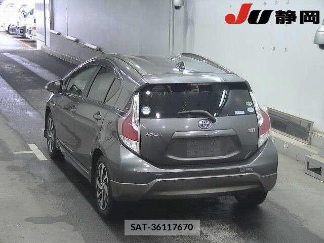 Toyota AQUA 2016 8862350-1