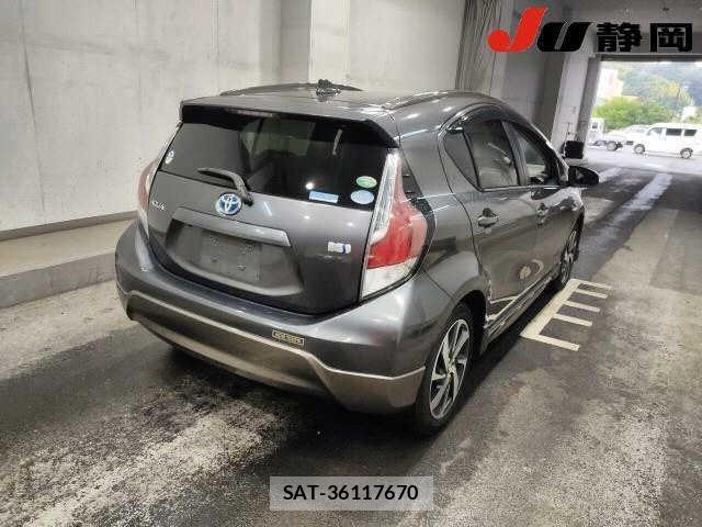 Toyota AQUA 2016 8862350-5