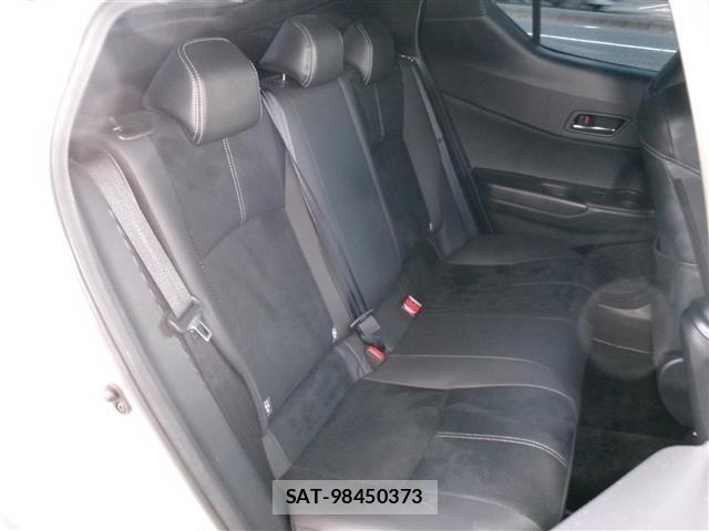 Toyota C-HR 2020 8724259-10