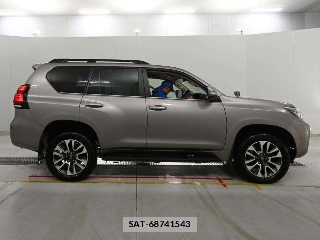 Toyota LAND CRUISER PRADO 2024 8906690-3