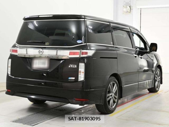 Nissan ELGRAND 2013 8689647-1