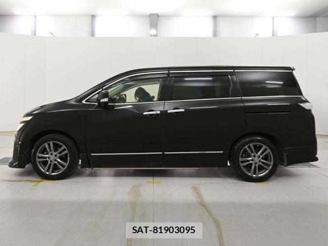 Nissan ELGRAND 2013 8689647-4