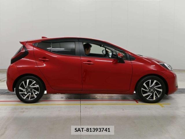 Toyota AQUA 2023 8862357-3