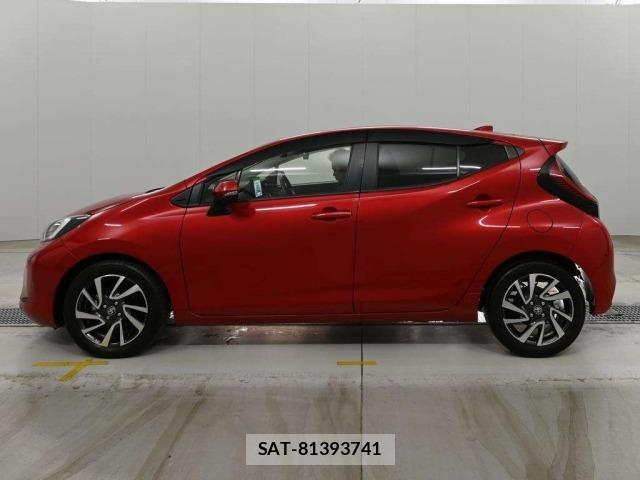 Toyota AQUA 2023 8862357-4