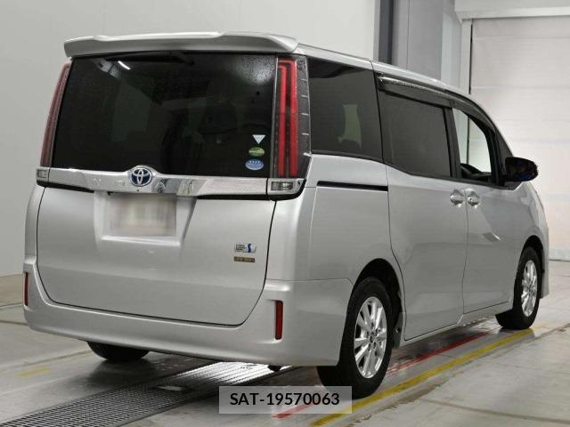 Toyota NOAH 2017 8765265-1