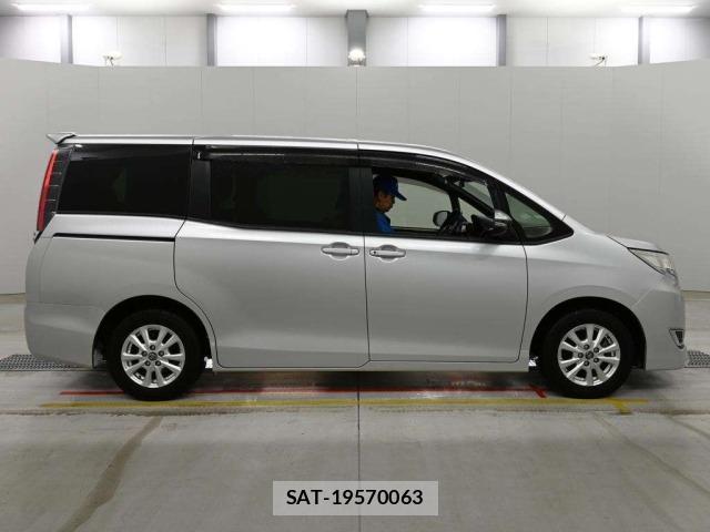 Toyota NOAH 2017 8765265-3