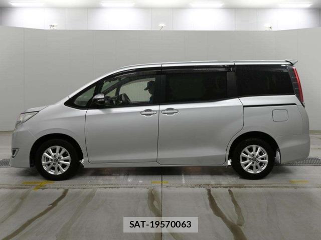 Toyota NOAH 2017 8765265-4