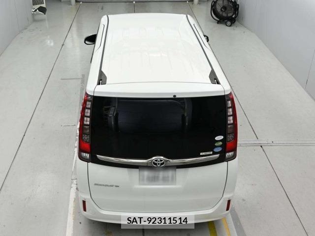 Toyota ESQUIRE 2017 8908438-8