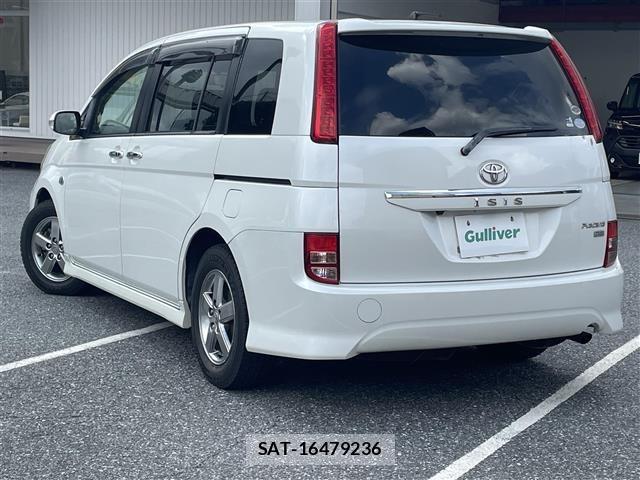 Toyota ISIS 2009 8722702-1