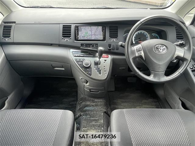 Toyota ISIS 2009 8722702-2
