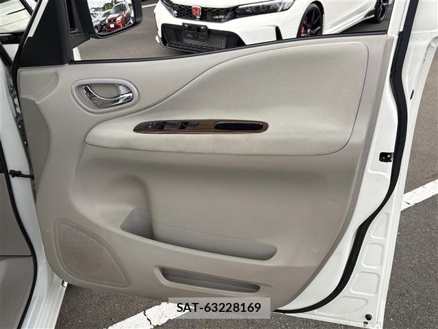 Nissan SERENA 2015 8748045-6