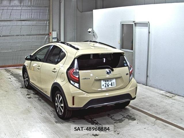 Toyota AQUA 2018 8949868-1