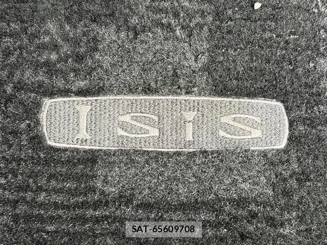 Toyota ISIS 2011 8825614-10