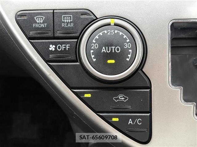 Toyota ISIS 2011 8825614-13