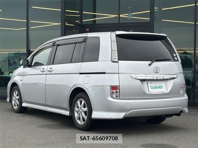 Toyota ISIS 2011 8825614-14