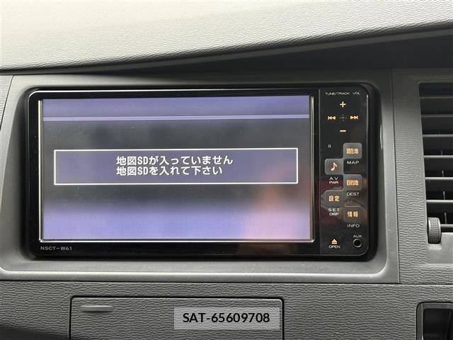 Toyota ISIS 2011 8825614-16
