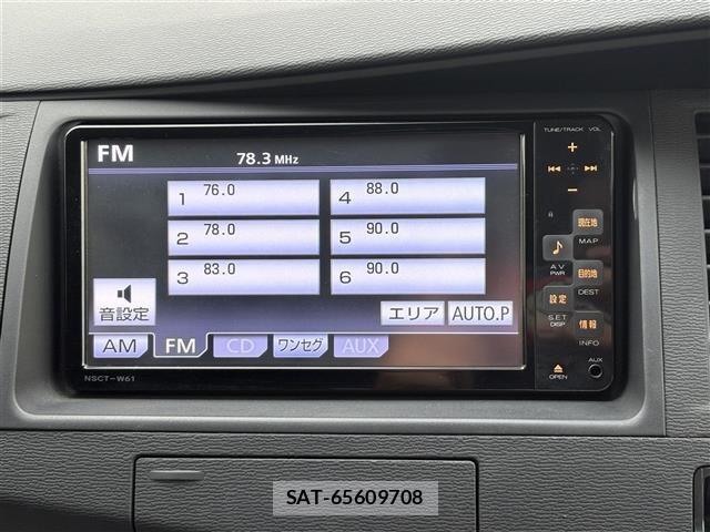 Toyota ISIS 2011 8825614-17