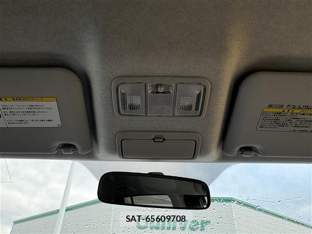 Toyota ISIS 2011 8825614-2