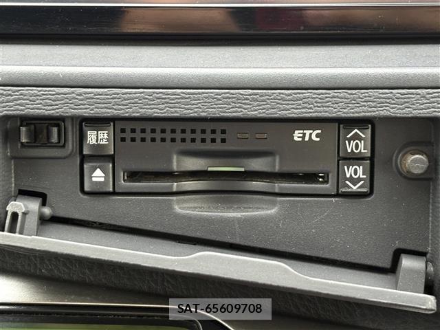 Toyota ISIS 2011 8825614-23