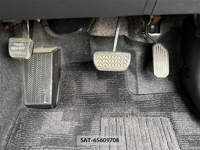 Toyota ISIS 2011 8825614-9