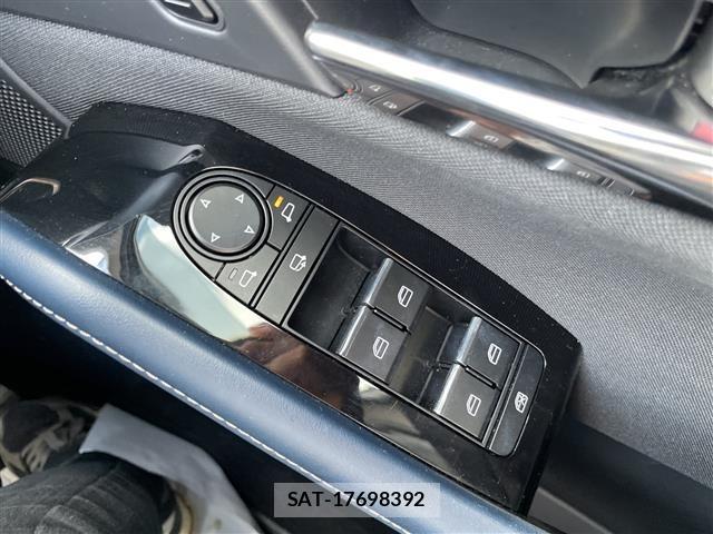 Mazda CX-30 2023 8748265-2