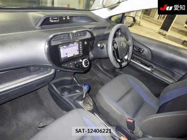 Toyota AQUA 2020 8862362-3