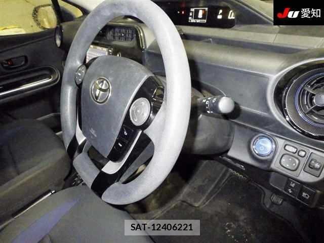 Toyota AQUA 2020 8862362-5