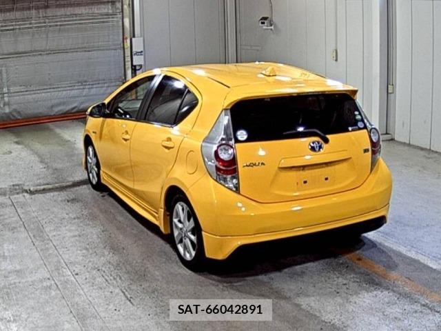 Toyota AQUA 2013 8683008-1