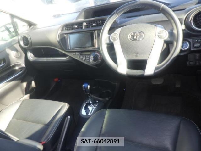 Toyota AQUA 2013 8683008-3