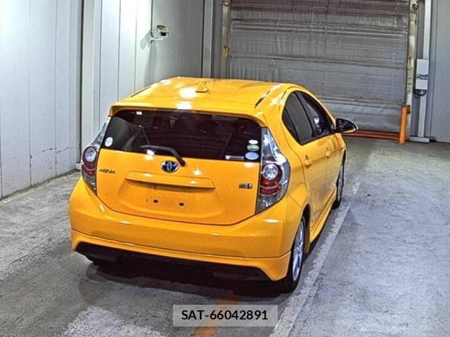 Toyota AQUA 2013 8683008-5