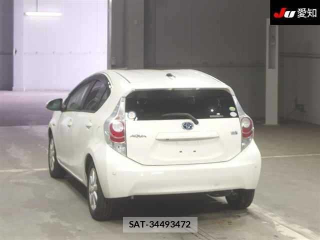 Toyota AQUA 2013 8862363-1