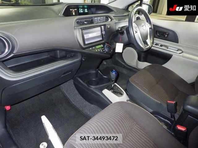 Toyota AQUA 2013 8862363-3
