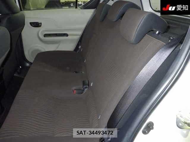 Toyota AQUA 2013 8862363-4