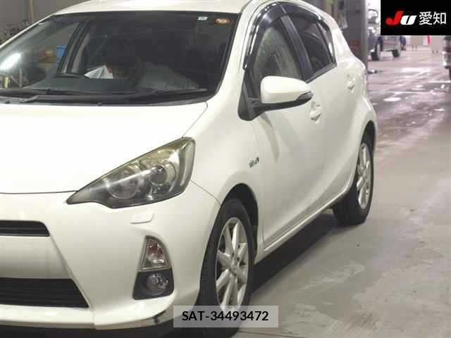 Toyota AQUA 2013 8862363-7