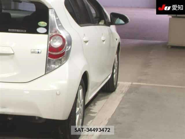 Toyota AQUA 2013 8862363-8