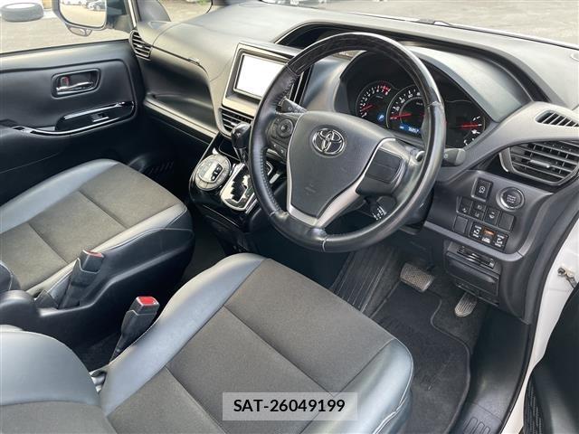 Toyota NOAH 2021 8722671-2
