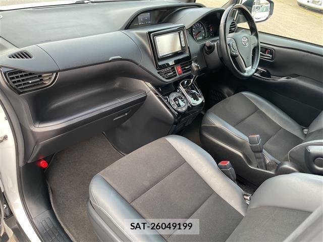 Toyota NOAH 2021 8722671-4