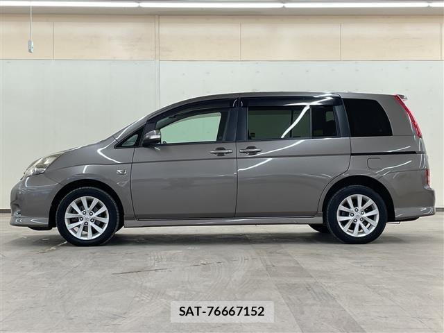 Toyota ISIS 2009 8722703-1