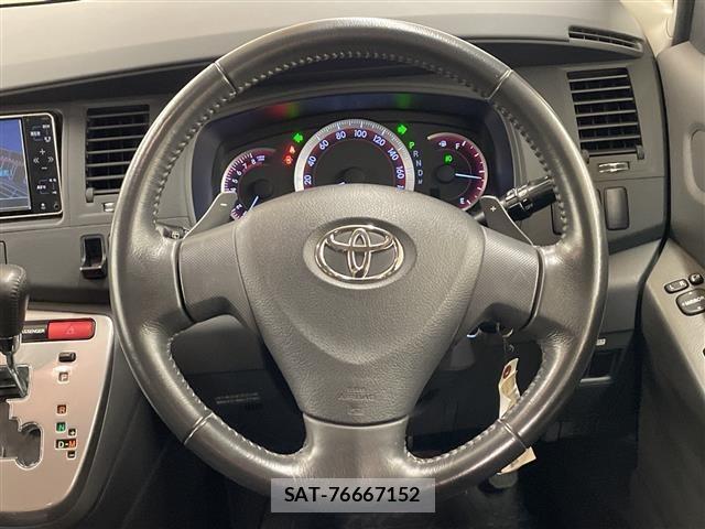 Toyota ISIS 2009 8722703-11