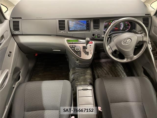 Toyota ISIS 2009 8722703-14