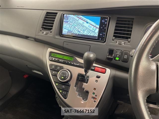 Toyota ISIS 2009 8722703-17