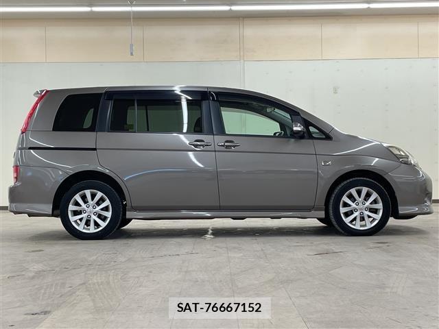 Toyota ISIS 2009 8722703-21