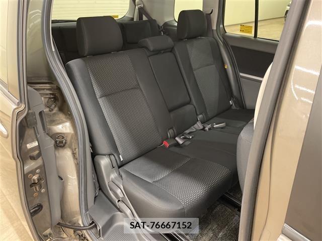 Toyota ISIS 2009 8722703-7
