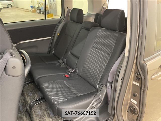 Toyota ISIS 2009 8722703-8