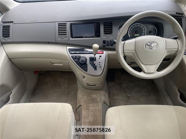 Toyota ISIS 2014 8825615-2