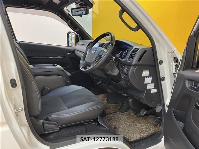 Toyota HIACE VAN 2024 8677208-11
