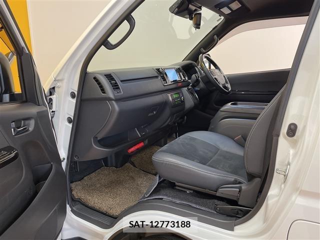 Toyota HIACE VAN 2024 8677208-4