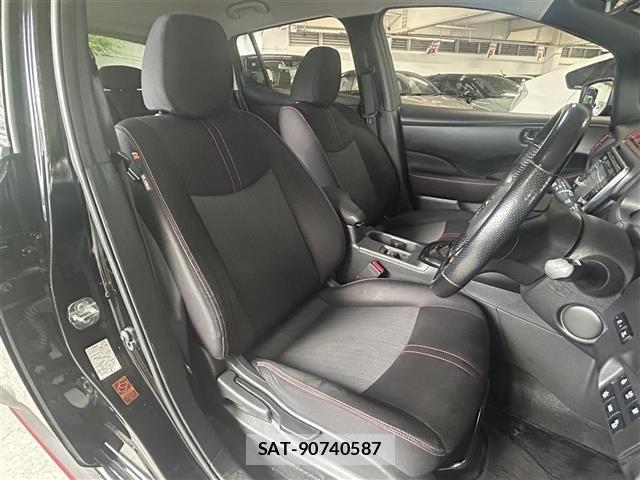 Nissan LEAF 2019 8748198-6